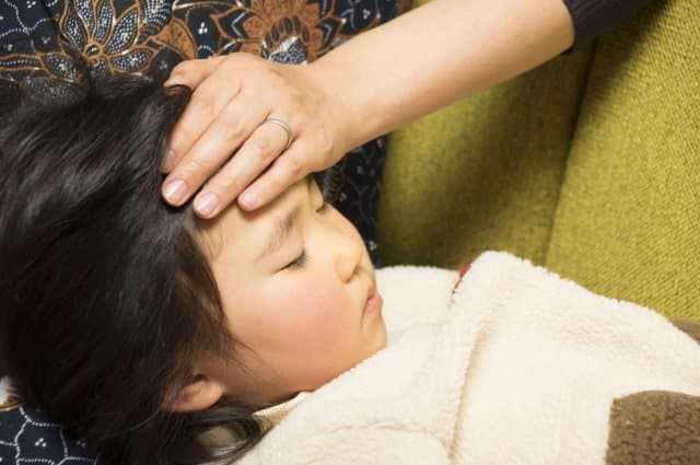 【医師監修】子どもの急な発熱にびっくり!子どもの発熱の基礎知識と四つの対処法