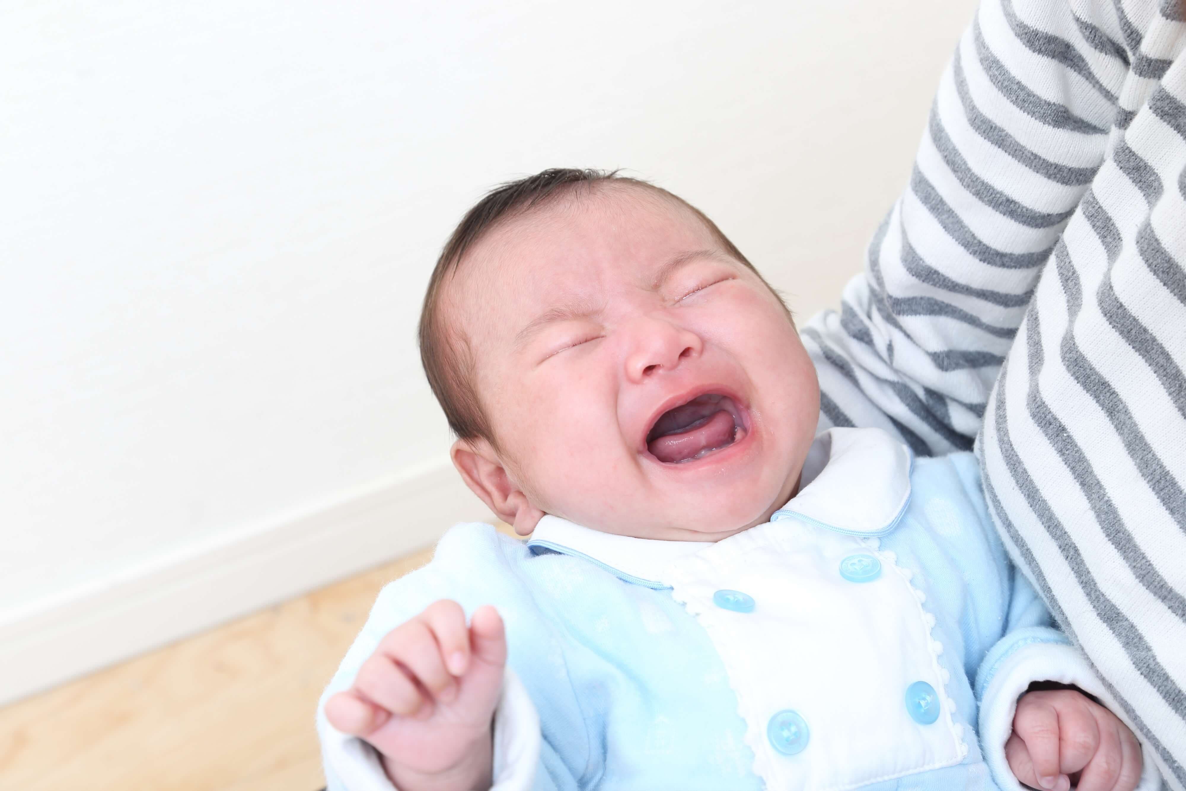 いつからいつまで?赤ちゃんが夜泣きをする三つの原因と対策法