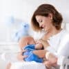 【完全母乳編】時期ごとに変わる母乳の飲み方・与え方・目安量