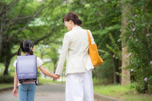 働く母と娘