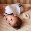 赤ちゃんの反り返りがひどい!0歳児の反り返りと病気の関係について