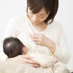母乳育児のママ必見！外出中に授乳をする方法と注意点まとめ
