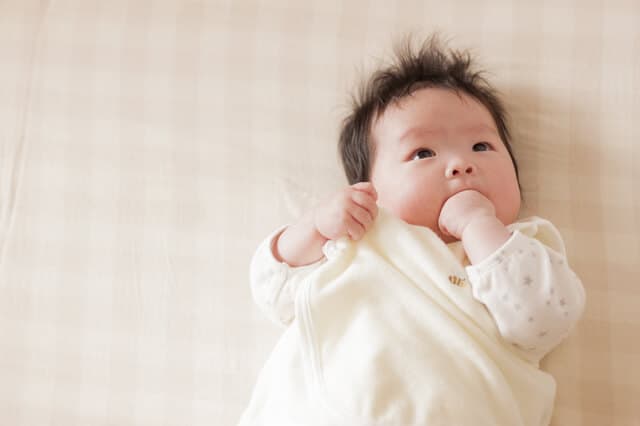 指しゃぶりってやめさせるべきか 赤ちゃんが指しゃぶりをする六つの原因 たまgoo