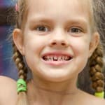 すごい音!子どもの歯ぎしりの原因、影響、対処法は?