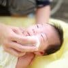 生後1カ月の赤ちゃんの頭皮におこる肌荒れ!乳児脂肪冠のケア方法