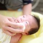 生後1カ月の赤ちゃんの頭皮におこる肌荒れ!乳児脂肪冠のケア方法