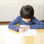 未就学の子どもが通うなら学研教室 vs 公文 どちらがおすすめ?月収や学習方法は?