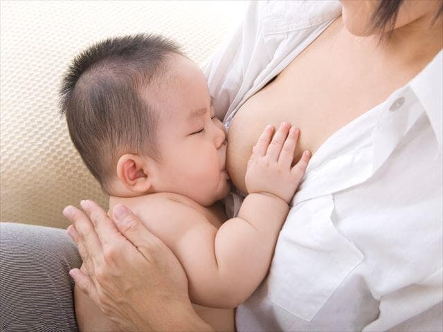 母乳育児による胸の崩れ