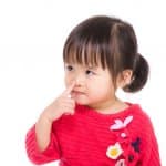 子どもの鼻をほじる癖を直したい!いつもほじってると鼻の穴が大きくなる?
