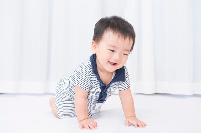 新生児微笑と新生児模倣の違い