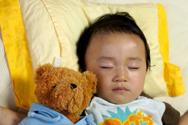 赤ちゃんの枕はいつから必要 使いたい年齢と選び方のポイント たまgoo