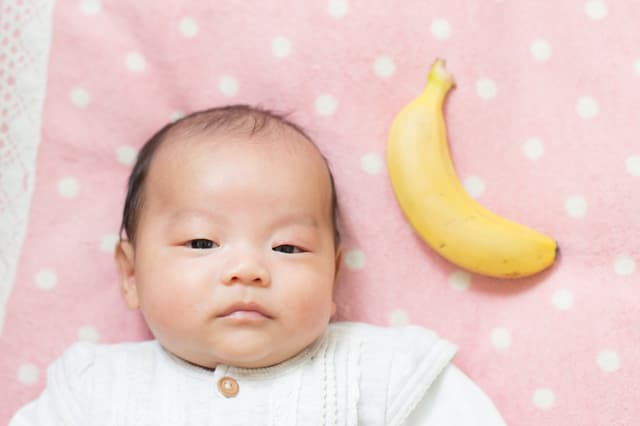 赤ちゃんとバナナ