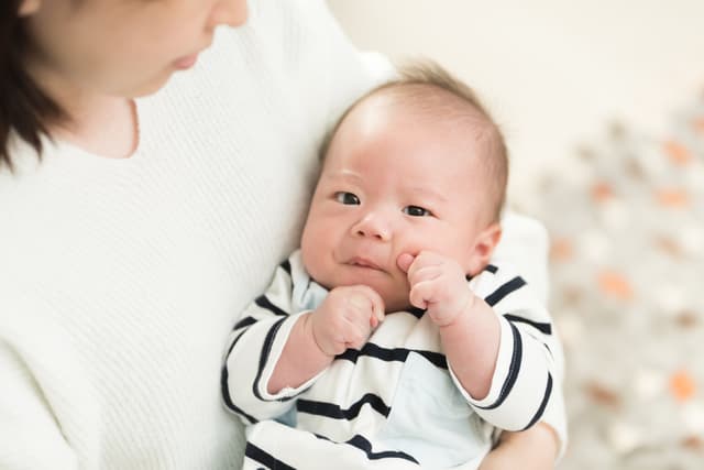 赤ちゃん 平熱 🙂 赤ちゃんの平熱は何度？いつまで高いの？【熱が出やすい時期がある？】