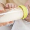 外出時の粉ミルク作り！少ない荷物でミルクを作るアイデア８つ