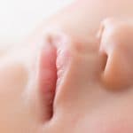 子どもの唇が乾燥でカサカサ…乾燥の原因と対処法