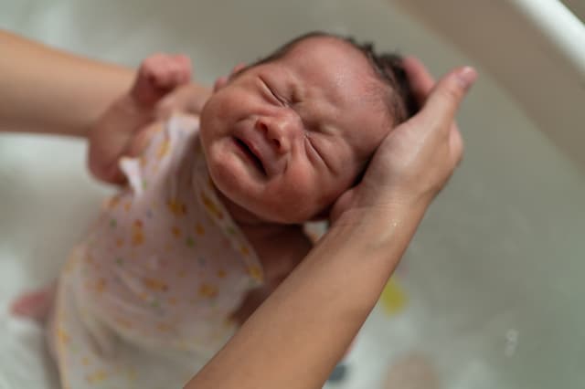 毎日お風呂で泣く赤ちゃん 泣く理由や対策を教えて1カ月 2カ月 3カ月 たまgoo