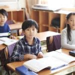 【2025年】小学校1クラスが35人学級に。人数が減るとどう変わる？